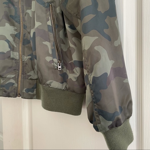 Gap Bomber Jacket Camo Green Nylon Size Large - Picture 8 of 11